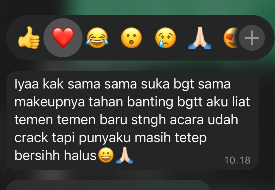 Testimoni klien yang menyebut makeup tetap bersih dan halus sepanjang acara